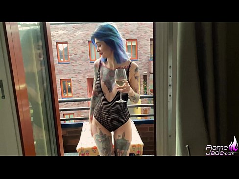 ❤️ Sjajna djevojka sisa gutljajem i strastveno jebe pod otvorenim nebom ❌ Porno vk na bs.robosexshop.ru ❌️